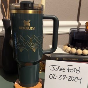 Stanley limited edition green tumbler Forest gloss deco